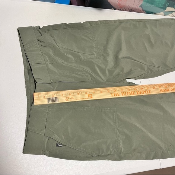 Athleta Tribeca Utility Crop Laurel Olive Green Pants Size 6 O - Picture 7 of 9